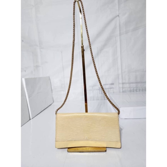 Authentic LOUIS VUITTON  Epi Leather Honfleur Wallet on Chain Yellow - Picture 1 of 16